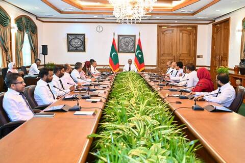 ސަރުކާރުގެ އޮނިގަނޑަށް ގެނައި ބަދަލާއެކު 14 ވަޒީރަކަށް ރުހުންދޭން މަޖިލީހުގެ ކޮމިޓީން ނިންމައިފި