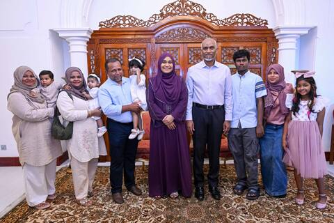 ޙައްޖު ދުވަހުގެ ބަރަކާތް ދިވެހި ރައްޔިތުންނަށް މިންވަރުކުރެއްވުން އެދި ރައީސްގެ ދެކަނބަލުން ދުޢާ ކުރައްވައިފި