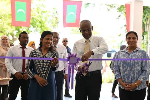 ބިލެއްދޫ ސްކޫލްގެ މަލްޓިޕަރޕަސް ހޯލު ރައީސްގެ ދެކަނބަލުން ހުޅުވައިދެއްވައިފި