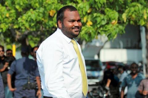 ޢަލީ ވަހީދު އެބުރި އެމްޑީޕީއަށް ސޮއިކޮށްފި