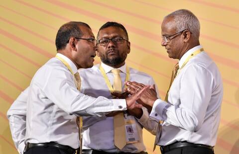 އެމްޑީޕީގެ ލީޑަރުންގެ “ކޯޅުން” ހައްލުކުރުމަށް ފައްޔާޒް ކުރެއްވި މަސައްކަތަށް ނަޝީދު ތައުރީފު ކުރައްވައިފި