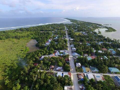 މަސްތުވާތަކެތީގެ މުއާމަލާތަކާ ގުޅިގެން އައްޑޫގައި މީހަކަށް ވަޅިން ހަމަލާދީފި