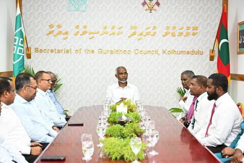 ތ. ގުރައިދޫ ކައުންސިލާއި އަންހެނުންގެ ތަރައްޤީއަށް މަސައްކަތްކުރާ ކޮމިޓީއާއި ރައީސް ޑރ. މުޢިއްޒު ބައްދަލު ކުރައްވައިފި