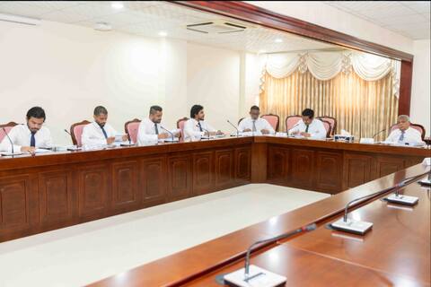 ފެނަކައިގެ ބޮޑެތި އޮޅުވާލުންތަކެއް ބަލައި މުވައްޒަފުންނަށް ފިޔަވަޅު އަޅަން އަންގައިފި