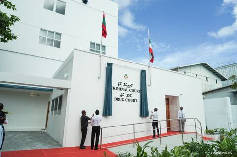 ބޫޓުތެރޭގައި ފޮރުވައިގެން ރާއްޖެއަށް ޑްރަގް އެތެރެކުރި މީހާ، އެއީ މަނާ އެއްޗެއްކަން ނޭނގޭ ކަމަށް ބުނެފި