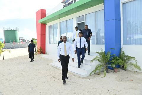 ފީއަލީ އައު އިންޖީނުގެއާއި އައިސްޕްލާންޓް ރައީސް ހުޅުވައިދެއްވައިފި