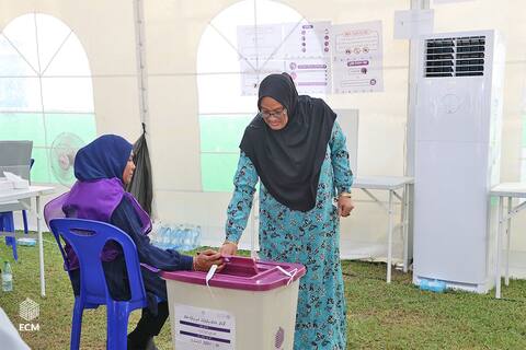 ތިން ވޯޓެއް އެއްފަހަރާ: ކައުންސިލް އިންތިޚާބާއި ޚިޔާލު ހޯދުމުގެ ވޯޓުލުން ފަށައިފި