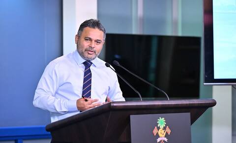 އިނގިރޭސި މާކެޓުން ދިވެހި މަހަށް ޓެރިފް ކަނޑާލުން އެއީ ތާރީޚީ ކާމިޔާބީއެއް: މިނިސްޓަރު ޝިޔާމް