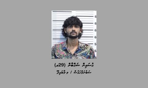 ގުދަނުގައި ރޯކުރި ކަމުގެ ތުހުމަތުގައި ބަންދުގައި ހުރި މީހާ ފިލައިފި
