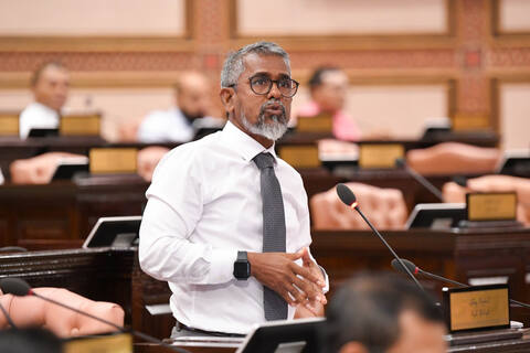 އަލިފާން ރޯވި ކުނިތައް ކުނބުރުދޫއަށް ބަދަލުކުރާތީ ހުށަހެޅި ކުއްލި މައްސަލަ މަޖިލީހުން ބޭރުކޮށްލައިފި