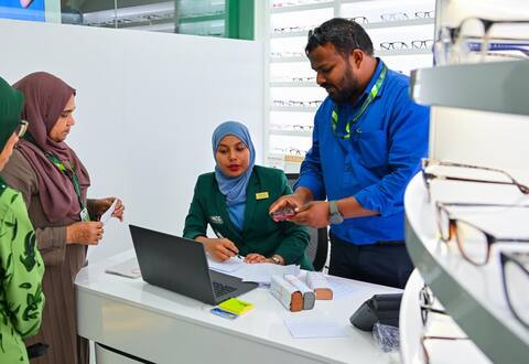 ސަރުކާރުގެ އައިނު ފިހާރަތަކަށް ބޮޑު ތަރުހީބެއް: 23،000 އަށްވުރެ ގިނަ އައިނު ރައްޔިތުންނަށް ދޫކޮށްފި