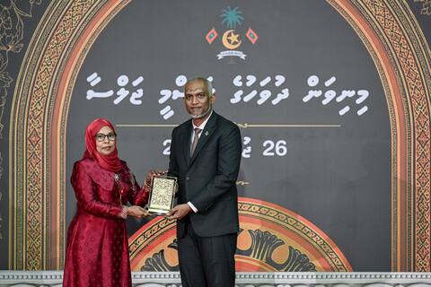 ދައުލަތަށް 41 އަހަރަށްވުރެ ދިގު މުއްދަތަކަށް ހިދުމަތްކުރެއްވި 66 ބޭފުޅަކަށް ހަނދާނީ ލިޔުން އަރުވައިފި