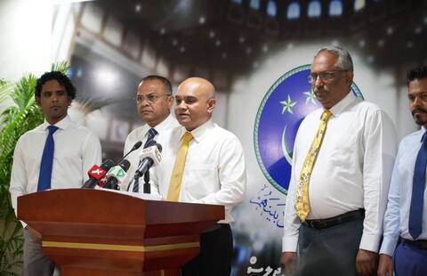 މަޖިލީހުގެ މެންބަރުން ދިރިއުޅެނީ ނިކަމެތި ދަތިހާލުގައި، މުސާރަ ބޮޑުވާންޖެހޭ – އެމްޑީޕީ ޕީޖީ ގްރޫޕް