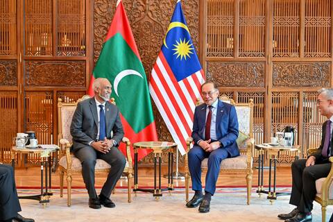 ރަސްމީ ދަތުރުފުޅެއްގައި މެލޭޝިއާގެ ބޮޑުވަޒީރު އަންވަރު އަންނަ ހޯމަ ދުވަހު ރާއްޖެ ވަޑައިގަންނަވަނީ