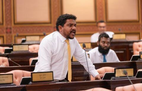 ލާމަރުކަޒީ ޤާނޫނަށް ހުށަހެޅި އިޞްލާޙާއެކު ކައުންސިލްތަކުގެ ބާރުތައް ހަނިވެގެންދާނެ ކަމުގެ ކަންބޮޑުވުން މަޖިލީހުގައި ފާޅުކޮށްފި