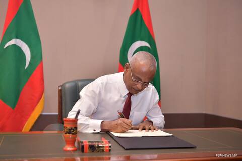 ލޯފަން މީހުން ވޯޓުލުމާއި ކެނޑިޑޭޓުން ނަން ހުށަހެޅުމުގެ މުއްދަތާއި ގުޅޭ ބިލު ތަޞްދީޤުކުރައްވައިފި