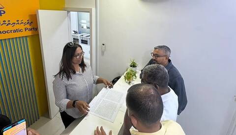 އެމްޑީޕީގެ ވަގުތީ ޗެއާޕާސަން ކަމުން ގަފޫރު ވަކިކުރަން 55 މެންބަރުންގެ ސޮޔާއެކު ހުށަހަޅައިފި