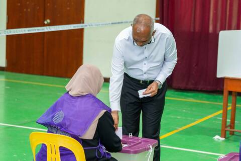 ރައީސުލްޖުމްހޫރިއްޔާ ވޯޓު ލައްވައިފި، އެދިވަޑައިގެންނެވީ ރައްޔިތުންވެސް ޤަނޫނީ ހައްޤު އަދާކުރެއްވުމަށް