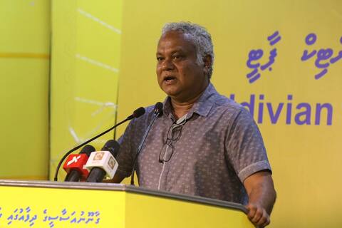 ކުރީގެ މެންބަރު އަލީ ނިޔާޒުގެ ބަހުގެ ވަރުގަދަ ހަމަލާތަކެއް އަލީ އާޒިމްގެ ޓީމަށް