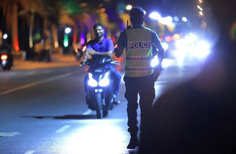 ކުޑަކުއްޖަކަށް ޖިންސީ ގޯނާކުރި ކަމަށް ތުހުމަތުކުރެވޭ ފުލުހެއްގެ މައްސަލަ ބަލަން ފަށައިފި