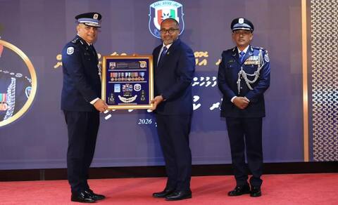32 އަހަރުގެ ޚިދުމަތަށްފަހު ރިޓަޔާކުރެއްވި ސީޕީ ނަވީންގެ އަގު ވަޒަންކޮށްފި