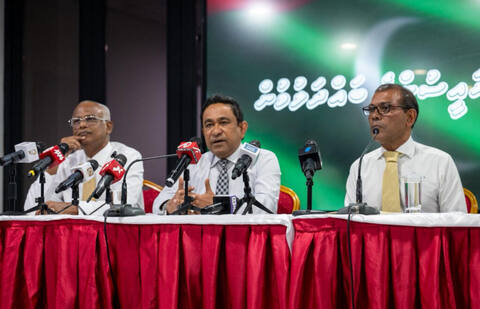 ނޫސްވެރިކަމުގެ ދިފާއުގައި ކުރީގެ ތިން ރައީސުން އެކުގައި ނުކުމެވަޑައިގެންފި