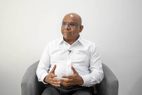 ރާއްޖޭގެ އިގުތިސާދު ކޮޅަށް ޖެހެން އޮތީ ފަތުރުވެރިކަމުގެ ސިނާއަތުގެ އަޑުއަހައިގެން: ޝާހިދު