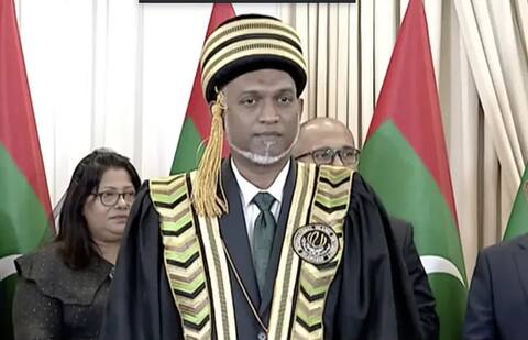 ރައީސް މުޢިއްޒަށް ޕާކިސްތާނުން އޮނަރަރީ ޑޮކްޓަރޭޓެއް އަރުވައިފި