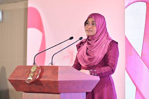 އުރަމަތީގެ ކެންސަރުގެ އަލާމާތެއް ފެނިއްޖެނަމަ ލަސްނުކޮށް ފަރުވާ ހޯދުމަށް ފަސްޓް ލޭޑީ ގޮވާލައްވައިފި