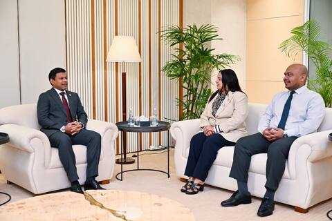 ކޮމަންވެލްތު އިސްވެރިންގެ ބައްދަލުވުމުގައި ބައިވެރިވެވަޑައިގަތުމަށް ނައިބު ރައީސް އެންޓީގުއާއަށް ފުރާވަޑައިގެންފި